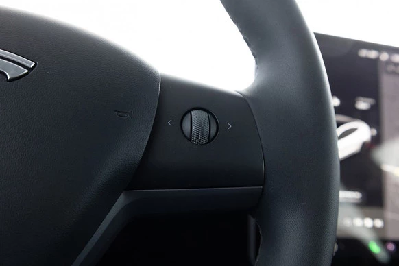 Tesla Model 3 - Afbeelding 18 van 30
