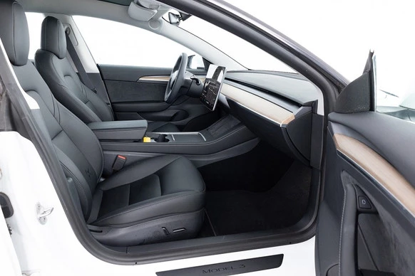 Tesla Model 3 - Afbeelding 9 van 30