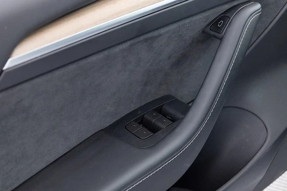 Tesla Model 3 - Afbeelding 14 van 30