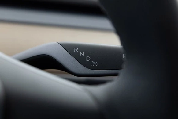 Tesla Model 3 - Afbeelding 25 van 30