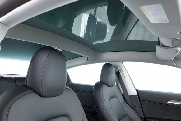 Tesla Model 3 - Afbeelding 7 van 30