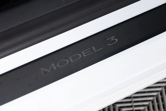 Tesla Model 3 - Afbeelding 9 van 30