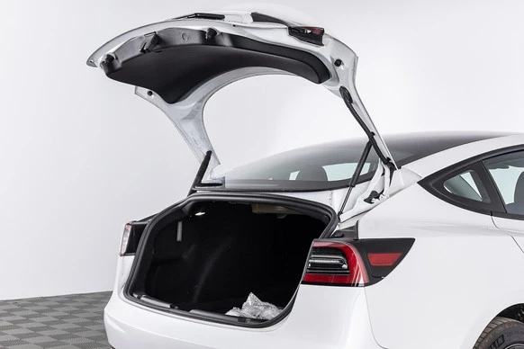 Tesla Model 3 - Afbeelding 26 van 30