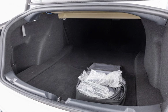 Tesla Model 3 - Afbeelding 27 van 30