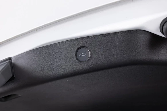 Tesla Model 3 - Afbeelding 28 van 30