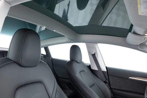 Tesla Model 3 - Afbeelding 6 van 30