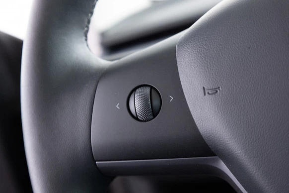 Tesla Model 3 - Afbeelding 23 van 30