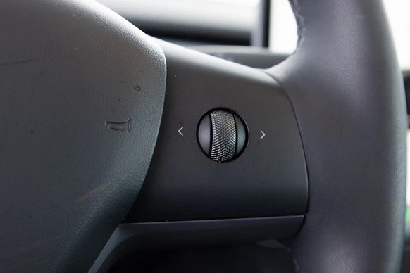 Tesla Model 3 - Afbeelding 24 van 30