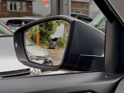 Volkswagen T-Roc - Afbeelding 29 van 30