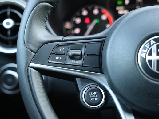 Alfa Romeo Giulia - Afbeelding 25 van 30