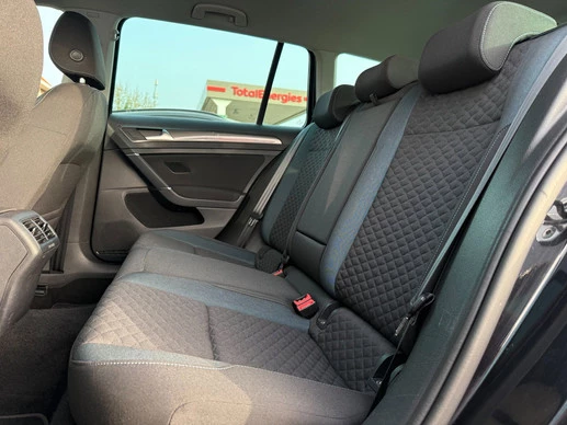 Volkswagen Golf - Afbeelding 21 van 30