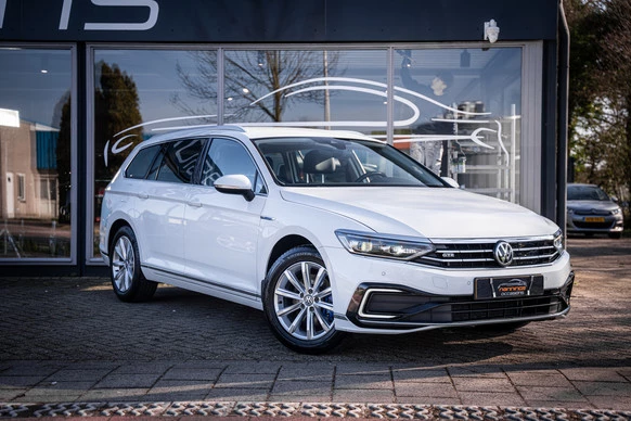 Volkswagen Passat - Afbeelding 1 van 30