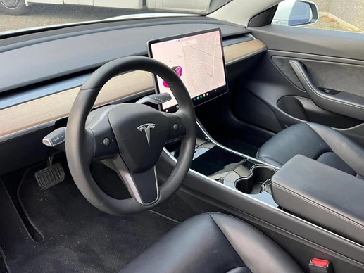 Tesla Model 3 - Afbeelding 9 van 14