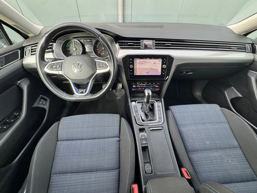 Volkswagen Passat - Afbeelding 2 van 30