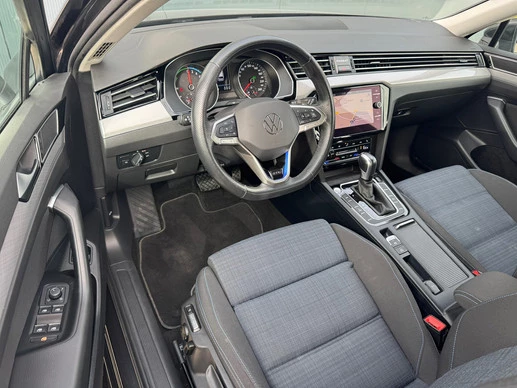 Volkswagen Passat - Afbeelding 8 van 30