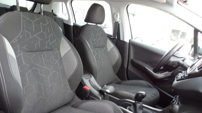 Peugeot 2008 - Afbeelding 18 van 27