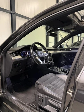 Volkswagen Passat - Afbeelding 2 van 30