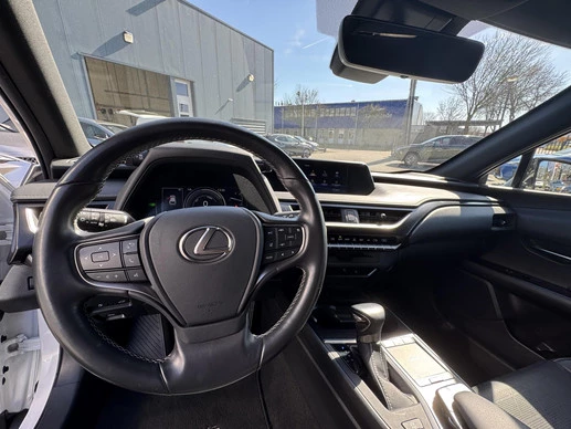 Lexus UX - Afbeelding 12 van 30