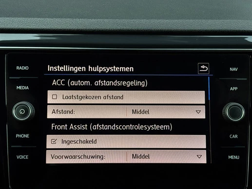 Volkswagen T-Roc - Afbeelding 25 van 30