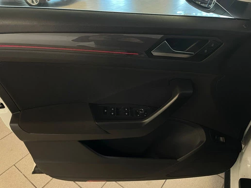 Volkswagen T-Roc - Afbeelding 17 van 30