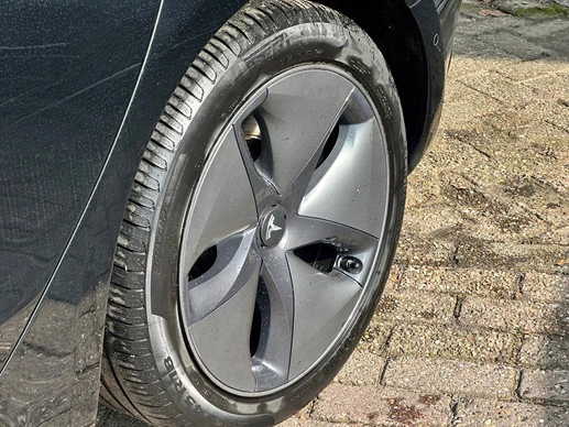 Tesla Model 3 - Afbeelding 5 van 13