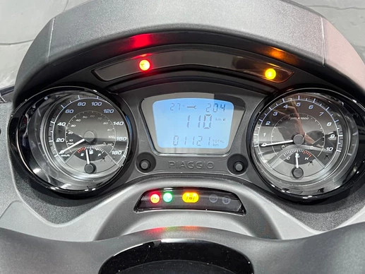 Piaggio MP3 - Afbeelding 10 van 25