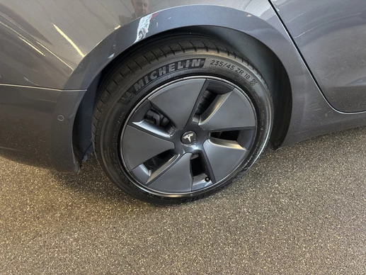 Tesla Model 3 - Afbeelding 9 van 30