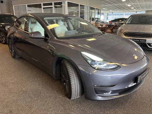 Tesla Model 3 - Afbeelding 13 van 30