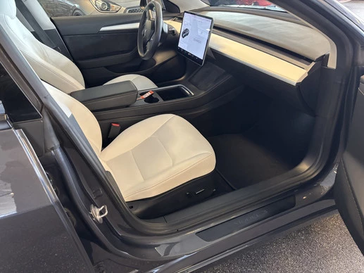 Tesla Model 3 - Afbeelding 14 van 30