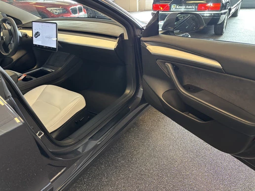 Tesla Model 3 - Afbeelding 15 van 30