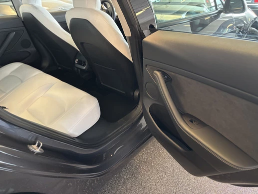 Tesla Model 3 - Afbeelding 16 van 30