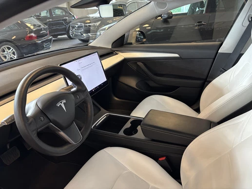 Tesla Model 3 - Afbeelding 18 van 30