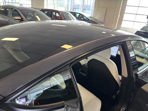 Tesla Model 3 - Afbeelding 19 van 30