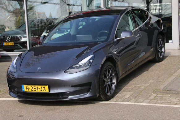 Tesla Model 3 - Afbeelding 1 van 19