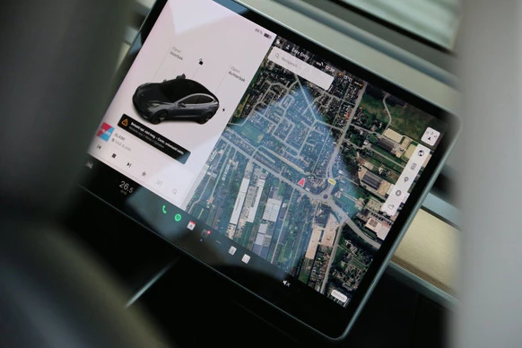 Tesla Model 3 - Afbeelding 13 van 19