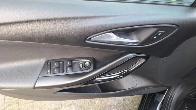 Opel Astra - Afbeelding 10 van 25