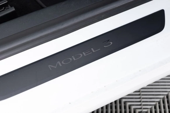 Tesla Model 3 - Afbeelding 9 van 30