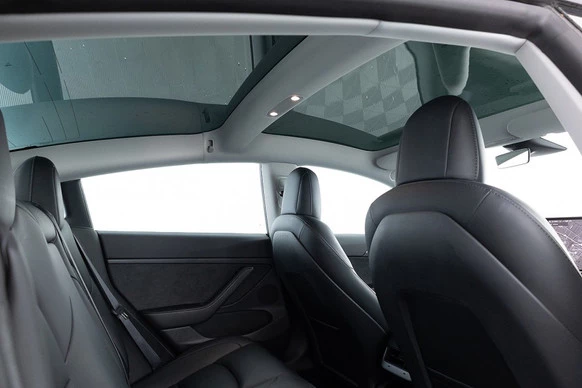 Tesla Model 3 - Afbeelding 12 van 30