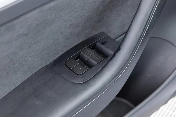 Tesla Model 3 - Afbeelding 13 van 30