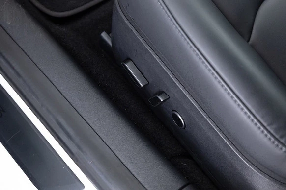 Tesla Model 3 - Afbeelding 14 van 30