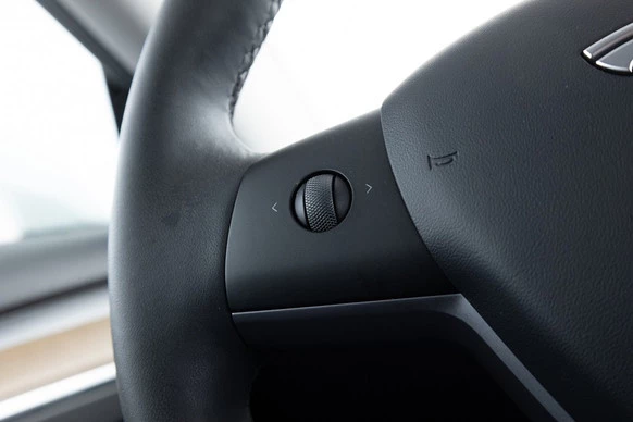 Tesla Model 3 - Afbeelding 21 van 30