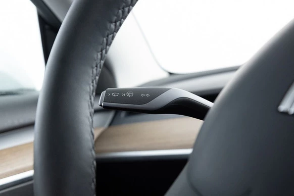 Tesla Model 3 - Afbeelding 24 van 30