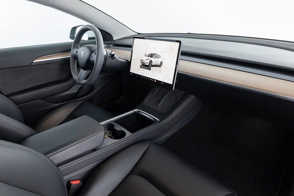 Tesla Model 3 - Afbeelding 5 van 30