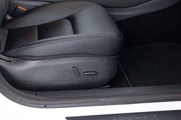 Tesla Model 3 - Afbeelding 9 van 30