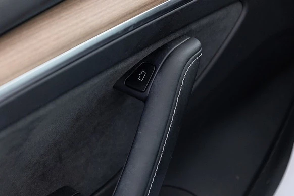 Tesla Model 3 - Afbeelding 14 van 30
