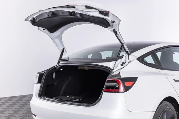 Tesla Model 3 - Afbeelding 22 van 30