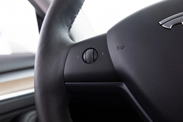 Tesla Model 3 - Afbeelding 20 van 30