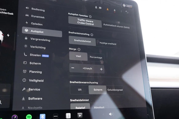 Tesla Model 3 - Afbeelding 17 van 30