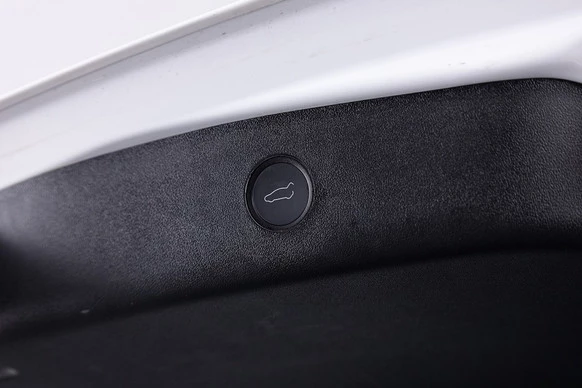 Tesla Model 3 - Afbeelding 28 van 30