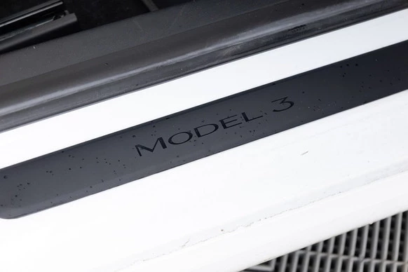 Tesla Model 3 - Afbeelding 8 van 30